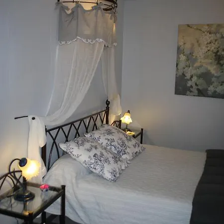Maison Du Pays De Serres Bed & Breakfast *